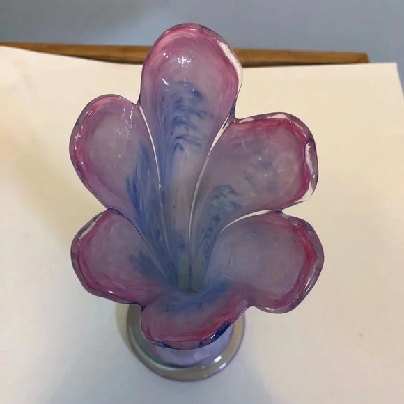 Flowers vase - Picture 1 of 3